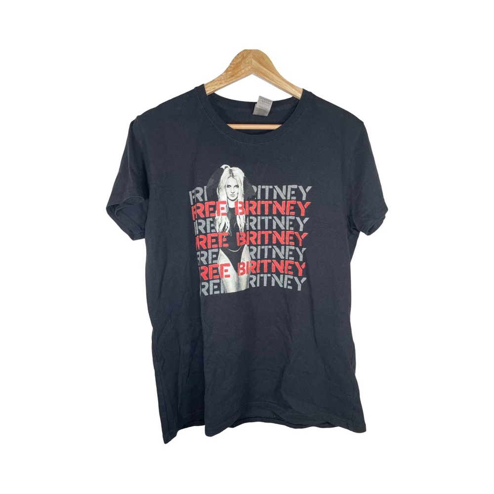 Free Britney black and red  Graphic T-Shirt by Gildan large 049T
